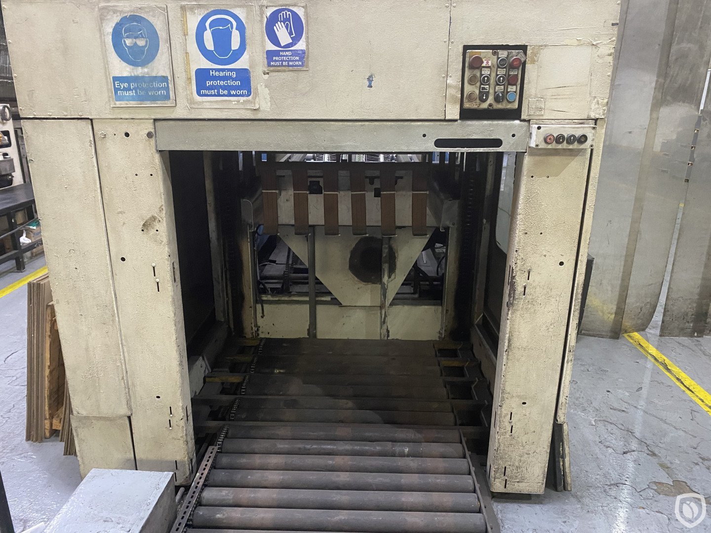 LTG línea de barnizado con horno túnel de 36 metros e KBA ECO-TNV incinerador