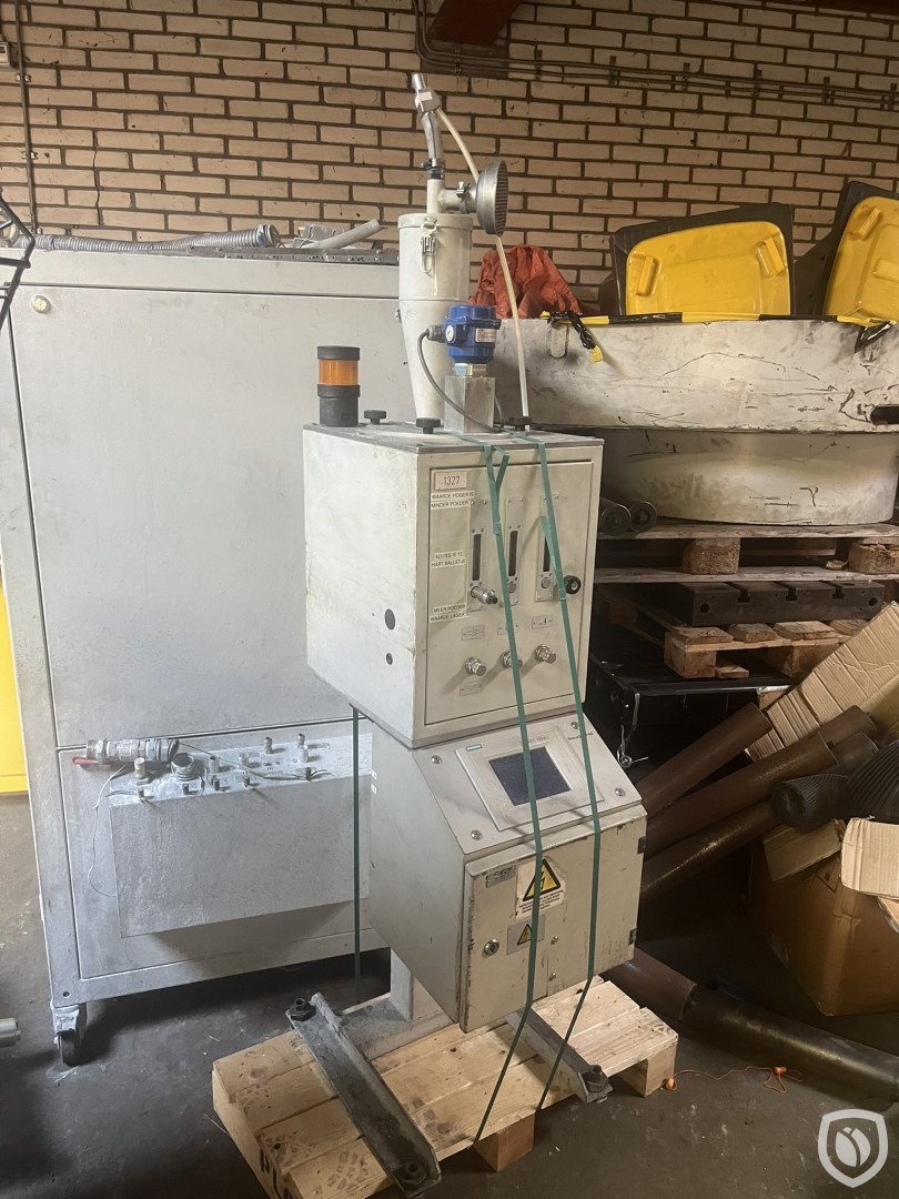 compact powder feeder